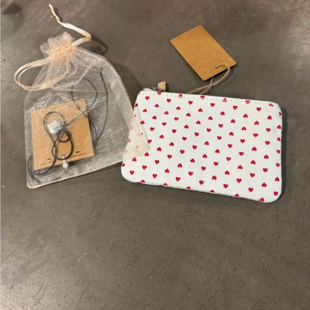 BRANDY MELVILLE Winter White Pouch w/ Red Heart Pattern& heart necklace combo❤️
